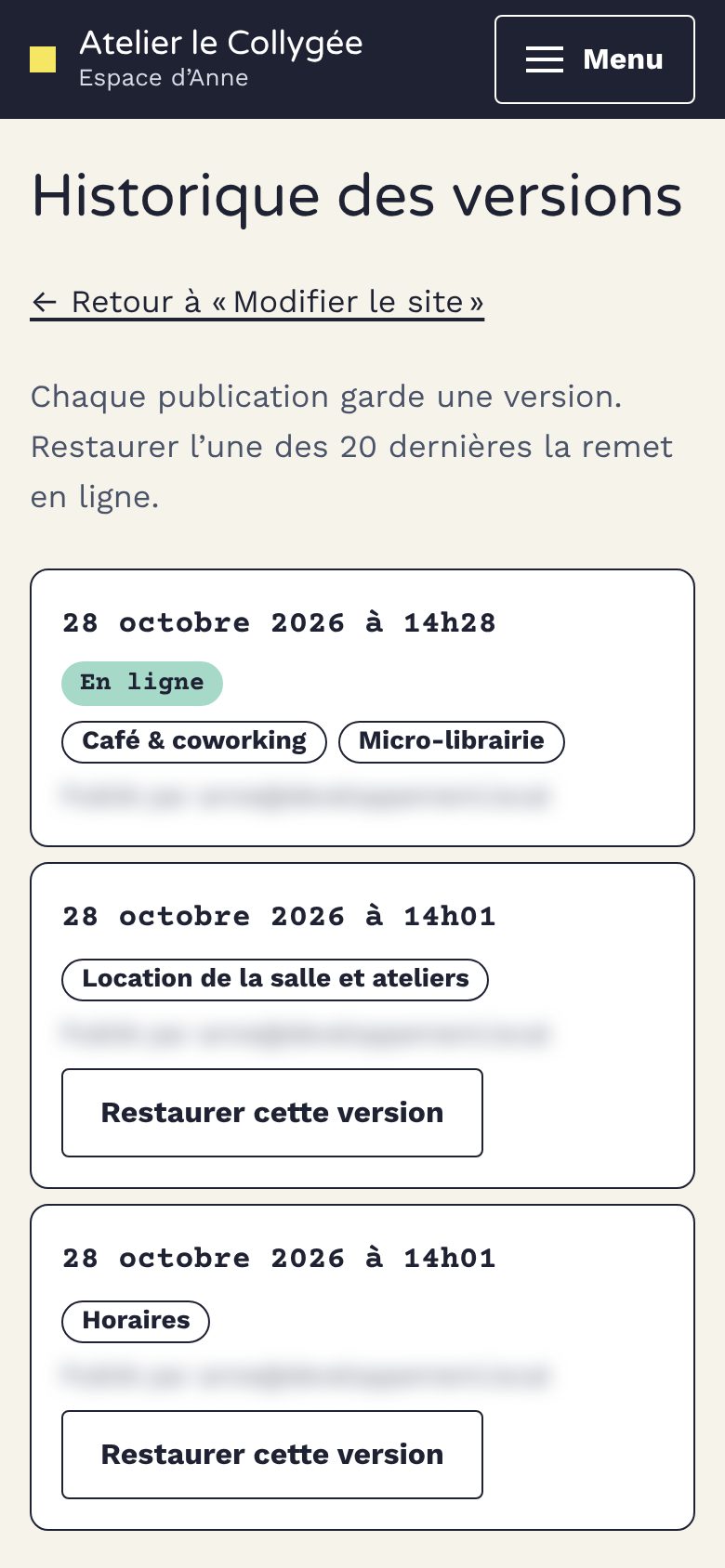 L'historique des versions sur téléphone&nbsp;: trois publications datées, la plus récente marquée «&nbsp;En ligne&nbsp;», les autres avec un bouton Restaurer cette version.