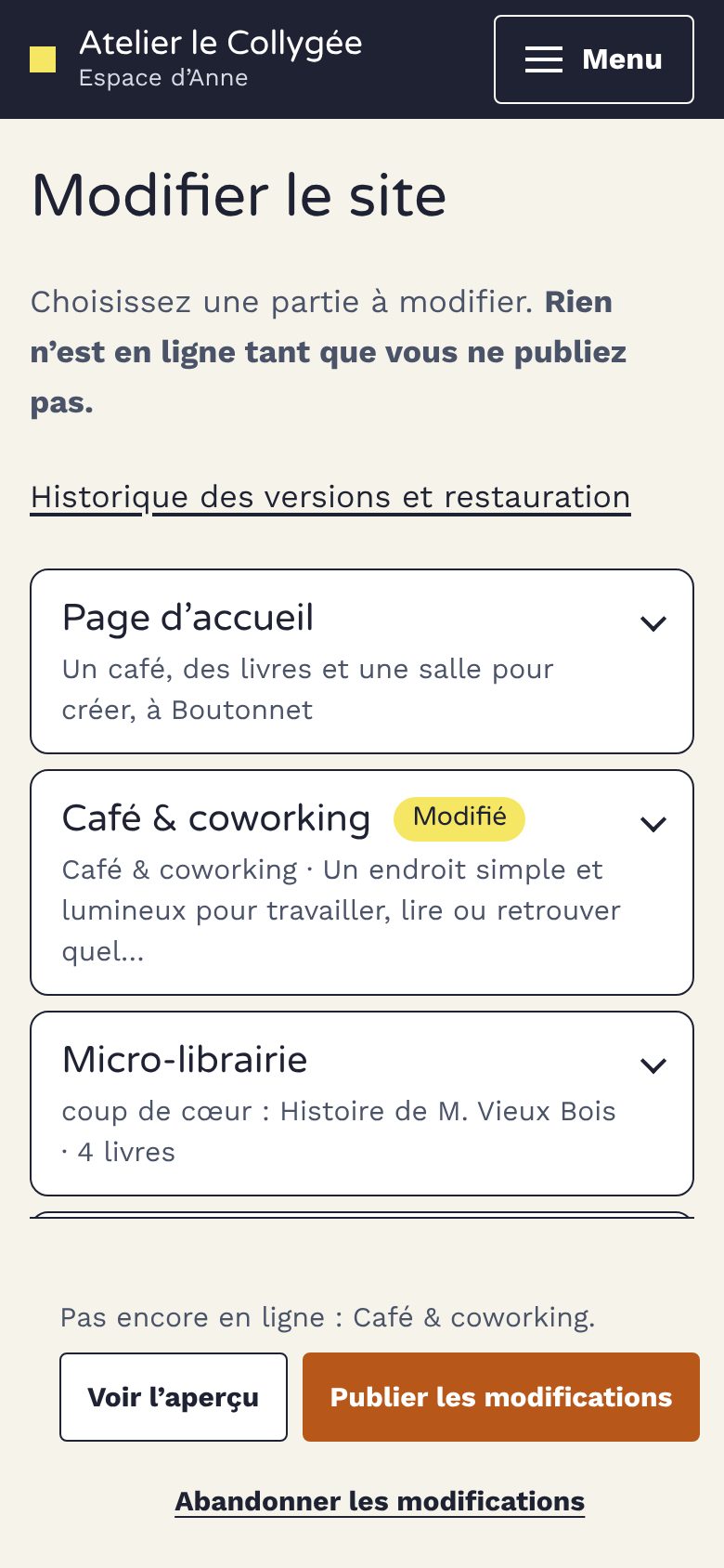L'écran «&nbsp;Modifier le site&nbsp;»&nbsp;: les parties du site en liste, la partie Café et coworking marquée «&nbsp;Modifié&nbsp;», et en bas les boutons Voir l'aperçu et Publier les modifications.